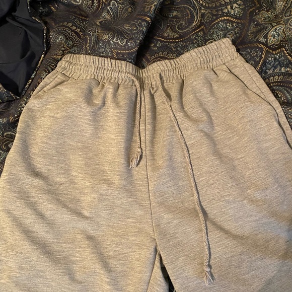 Bermuda Jogger Shorts 💕 - Picture 6 of 6